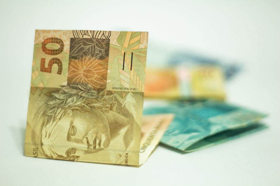 Como economizar 30% do seu salário em 6 meses sem abrir mão do lazer