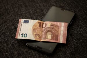 Como economizar com inteligência: 10 dicas práticas para reduzir suas despesas mensais