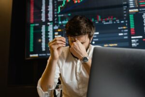 Como evitar os erros mais comuns ao investir em ações: guia prático para investidores iniciantes