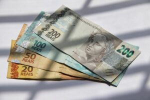 Guia completo do Tesouro IPCA+ em 2026: como escolher vencimentos, entender marcação a mercado, calcular retorno real e otimizar tributação